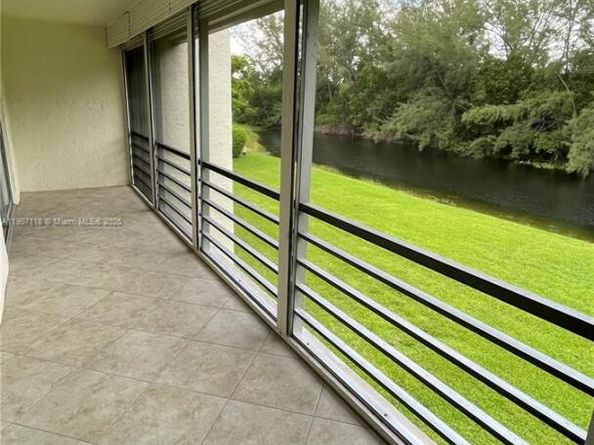 110 Lake Meryl Dr 216, West Palm Beach FL 33411