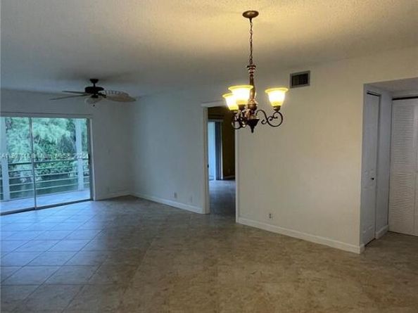 110 Lake Meryl Dr 216, West Palm Beach FL 33411