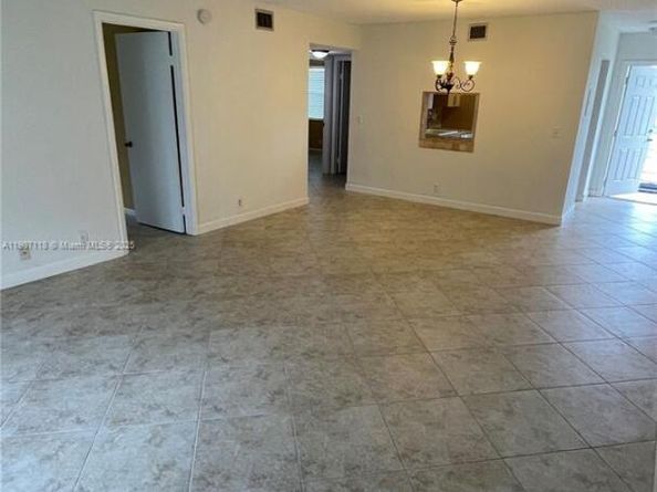 110 Lake Meryl Dr 216, West Palm Beach FL 33411