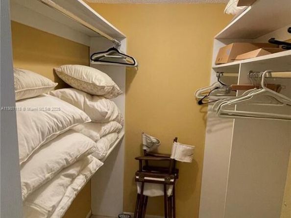 110 Lake Meryl Dr 216, West Palm Beach FL 33411