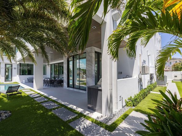 749 Bamboo Dr, Boca Raton FL 33432