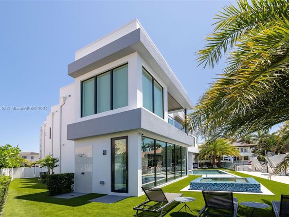 749 Bamboo Dr, Boca Raton FL 33432