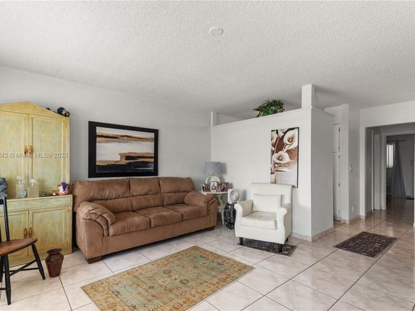 815 SW 10th Ter 20V, Hallandale Beach FL 33009
