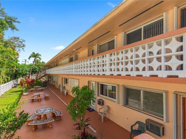 815 SW 10th Ter 20V, Hallandale Beach FL 33009