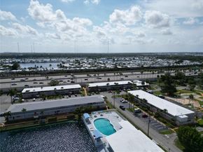 815 SW 10th Ter 20V, Hallandale Beach FL 33009