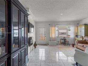 815 SW 10th Ter 20V, Hallandale Beach FL 33009