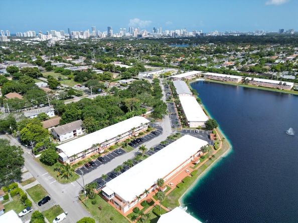 815 SW 10th Ter 20V, Hallandale Beach FL 33009