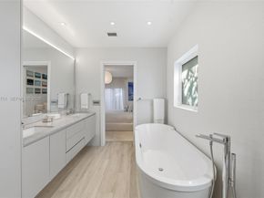 1220 W 21st St, Miami Beach FL 33140