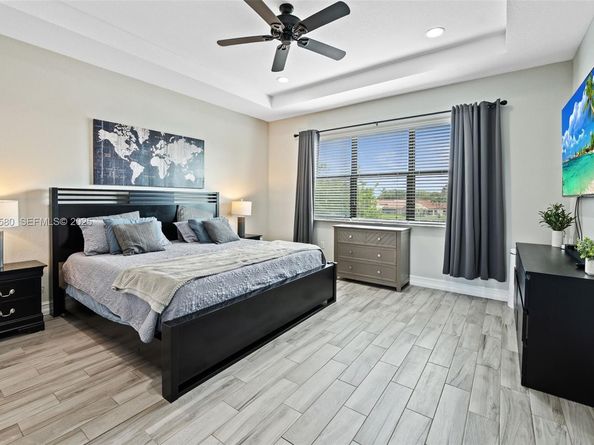 445 SW 113th Ln, Pembroke Pines FL 33025