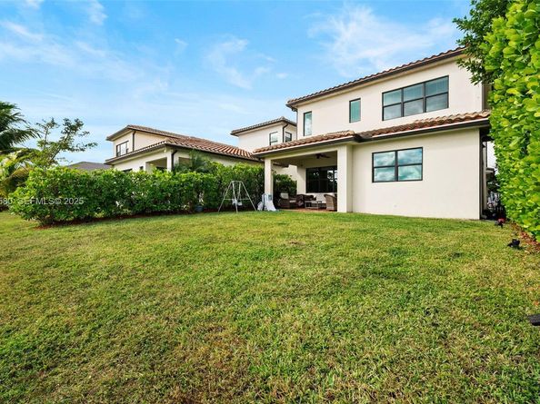 445 SW 113th Ln, Pembroke Pines FL 33025