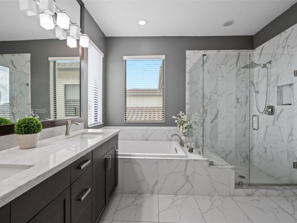 445 SW 113th Ln, Pembroke Pines FL 33025