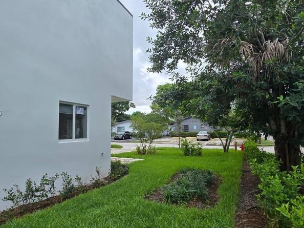 141 NW 11th St, Pompano Beach FL 33060