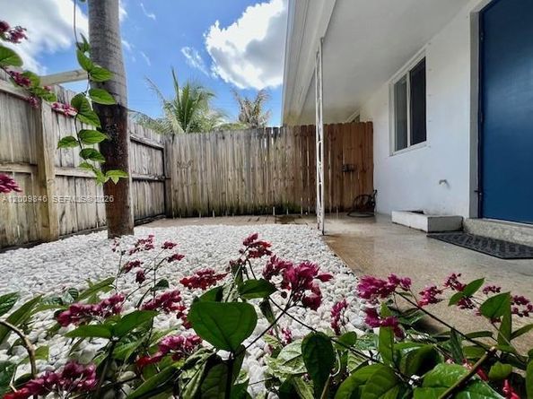 590 NW 40th Ct 3, Oakland Park FL 33309