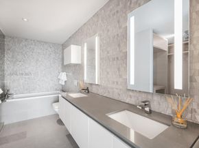 88 SW 7th St 2008, Miami FL 33130