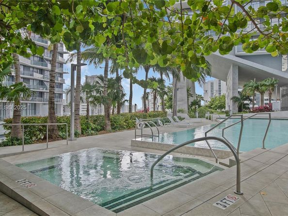 88 SW 7th St 2008, Miami FL 33130