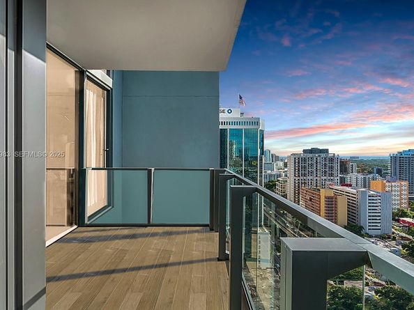 88 SW 7th St 2008, Miami FL 33130