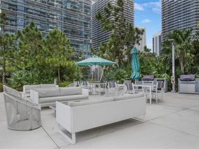 88 SW 7th St 2008, Miami FL 33130