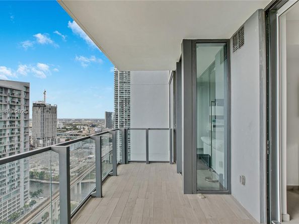 88 SW 7th St 2008, Miami FL 33130