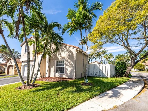 12626 NW 15th St, Sunrise FL 33323