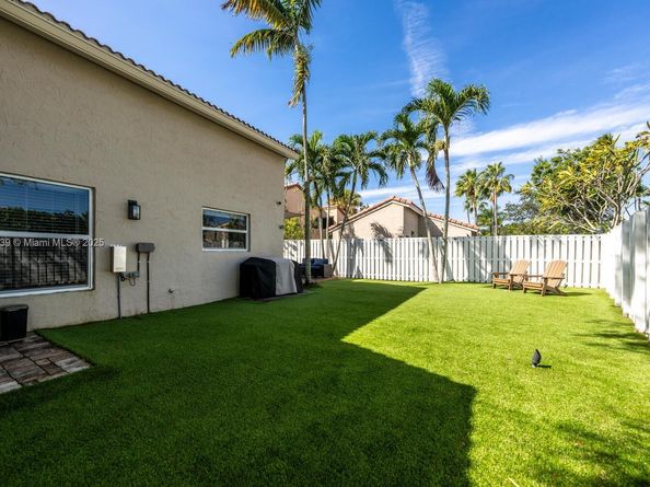 12626 NW 15th St, Sunrise FL 33323