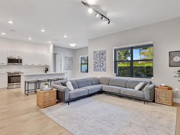 17473 SW 41st St, Miramar FL 33029