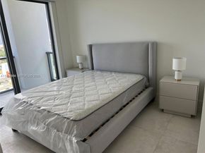 239 SW 9th St 2103, Miami FL 33130