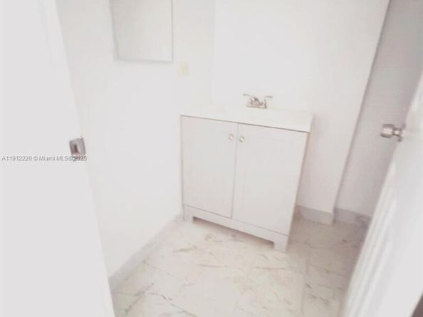 1301 NE 191st St F110, Miami FL 33179