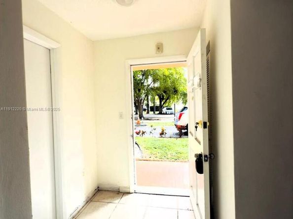 1301 NE 191st St F110, Miami FL 33179