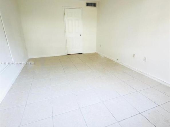 1301 NE 191st St F110, Miami FL 33179