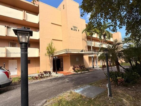 1301 NE 191st St F110, Miami FL 33179