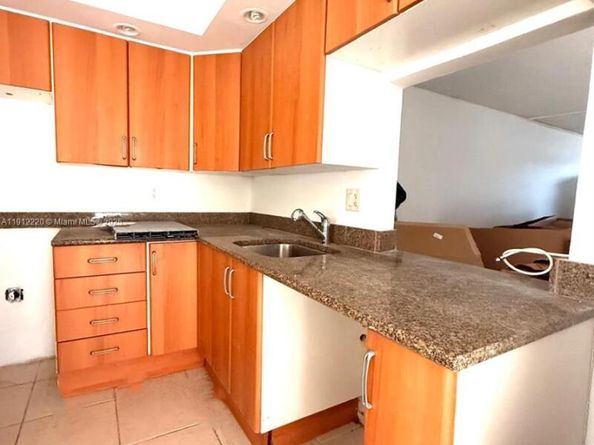 1301 NE 191st St F110, Miami FL 33179