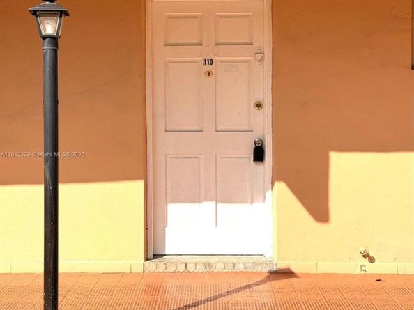 1301 NE 191st St F110, Miami FL 33179