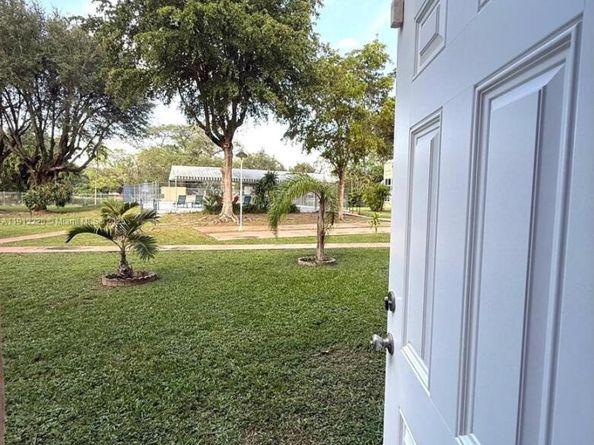 1301 NE 191st St F110, Miami FL 33179