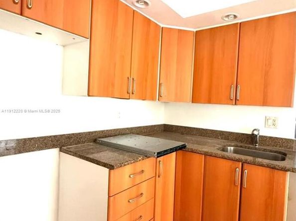 1301 NE 191st St F110, Miami FL 33179