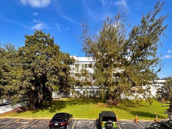 3265 Griffin Rd 205, Dania Beach FL 33312