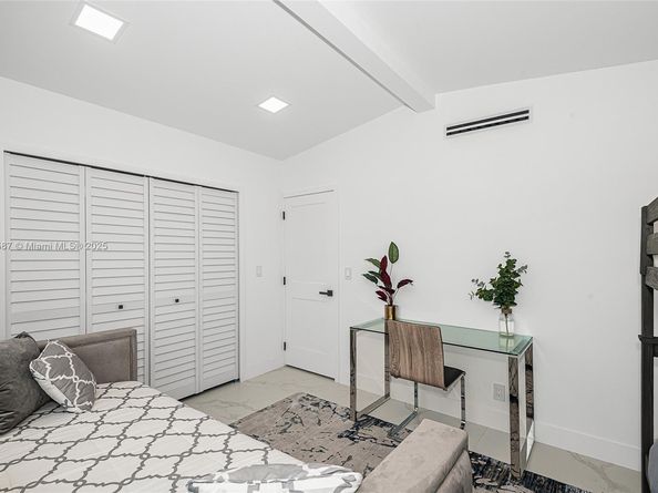 2436 2436 Okeechobee Lane, Fort Lauderdale FL 33317