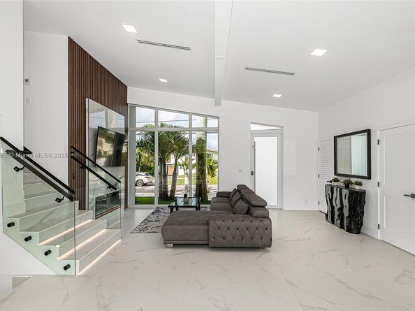 2436 2436 Okeechobee Lane, Fort Lauderdale FL 33317