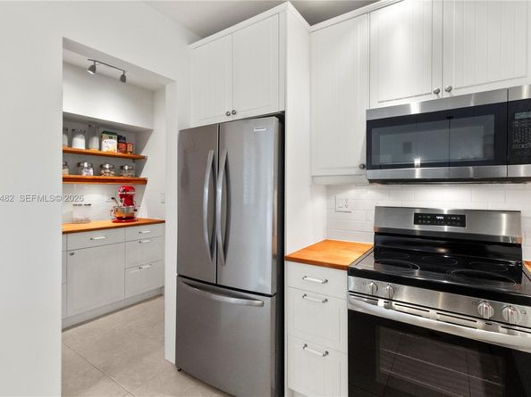 1541 NW 83rd Way, Pembroke Pines FL 33024