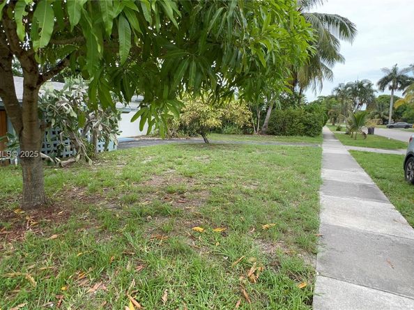 4421 NW 33rd St, Lauderdale Lakes FL 33319