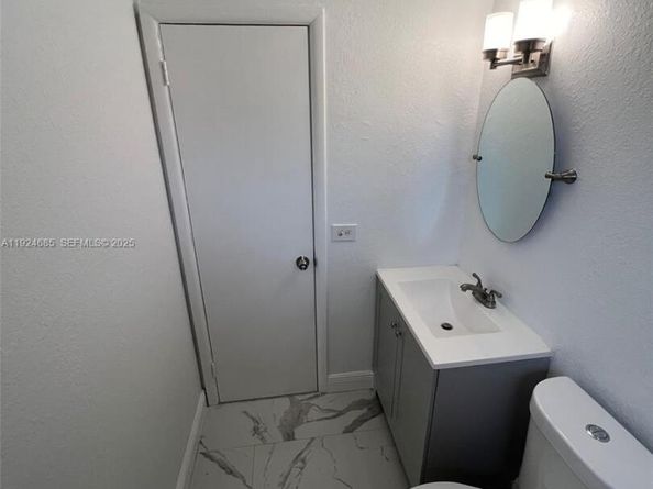 4421 NW 33rd St, Lauderdale Lakes FL 33319