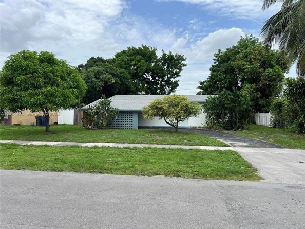 4421 NW 33rd St, Lauderdale Lakes FL 33319