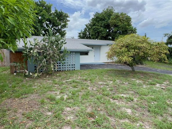4421 NW 33rd St, Lauderdale Lakes FL 33319