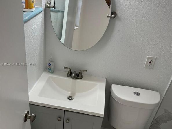 4421 NW 33rd St, Lauderdale Lakes FL 33319