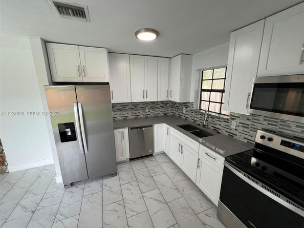 4421 NW 33rd St, Lauderdale Lakes FL 33319