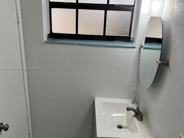 4421 NW 33rd St, Lauderdale Lakes FL 33319