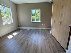 235 NE 46th St, Miami FL 33137