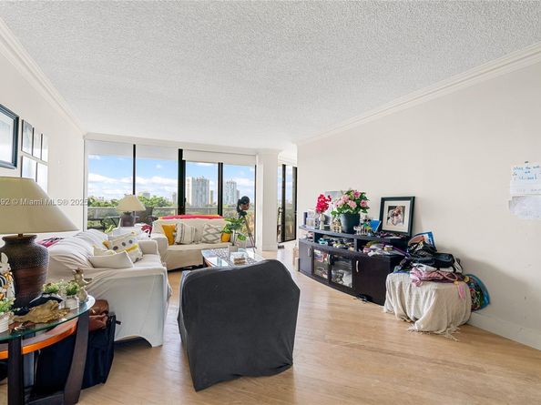 20281 E Country Club Dr 511, Aventura FL 33180