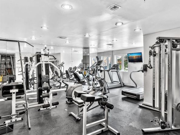 4101 Pine Tree Dr 926,925, Miami Beach FL 33140