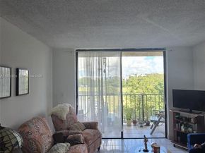 9688 Fontainebleau Blvd 409, Miami FL 33172