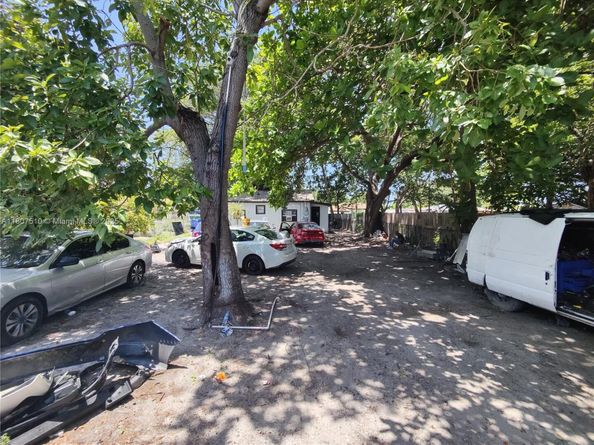1063 NW 55th Ter, Miami FL 33127